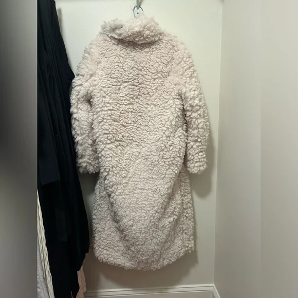 NWT size 2 white fluffy pretty little thing coat! - Picture 2 of 3
